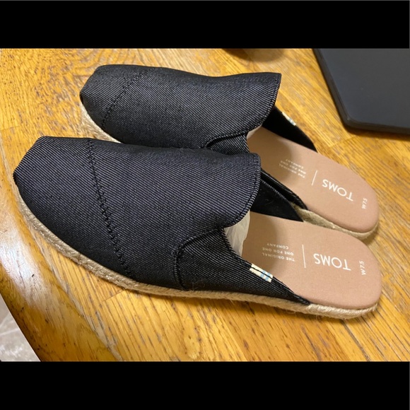 BRAND NEW Toms - Picture 1 of 1